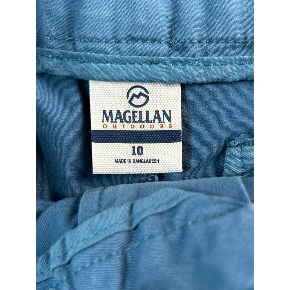 Magellan Outdoors Women's Lobster Print Chino Shorts Size 10 Blue Pink - Picture 3 of 7
